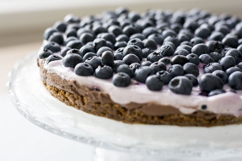 Eclipse-inspired Cakes